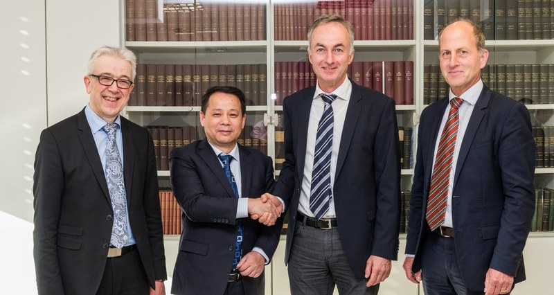 More Exchanges with Chinese Universities. Signed the new cooperation agreement: Professor Dr. Helmut Schäfer, Professor Dr. Yonghua Zhang, Professor Dr. Tilo Kircher and Professor Dr. Michael Bölker (from left to right).